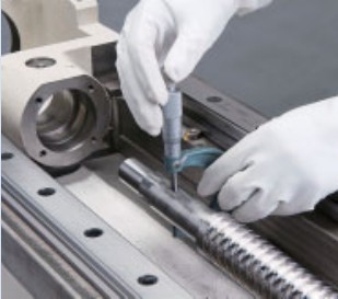 数控加工中心滚珠丝杠的精度校正 